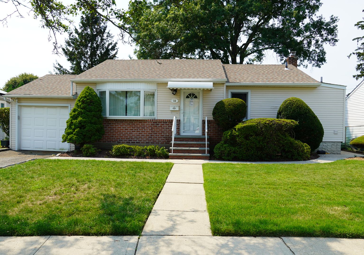 11 Linden Ct, Hicksville, NY 11801 | Zillow