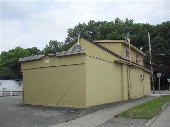 2nd image of 2442 Rochester Rd