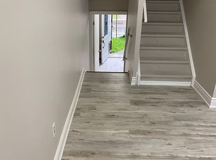 180 Mississauga Valley Blvd #4, Mississauga, ON L5A 3M2