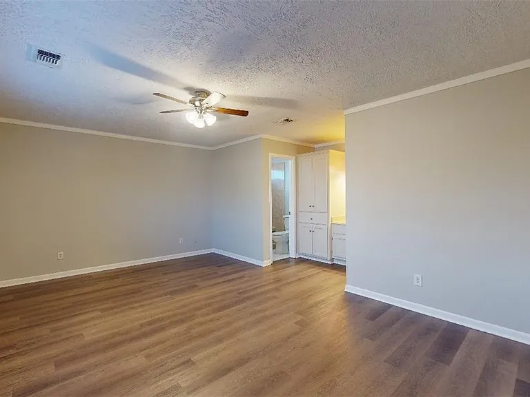 3904 Windwood Cir — Photo 11