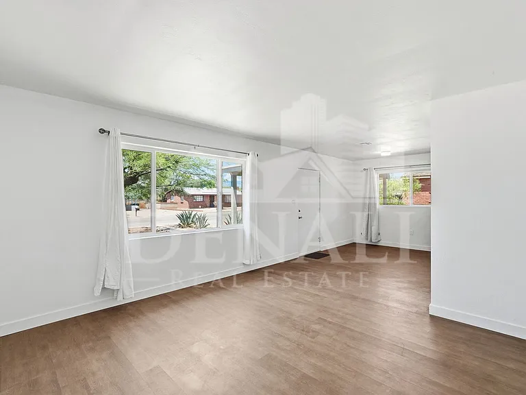 4026 E Alhambra Pl — Photo 5