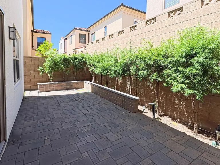 123 Painted Trellis — Photo 30