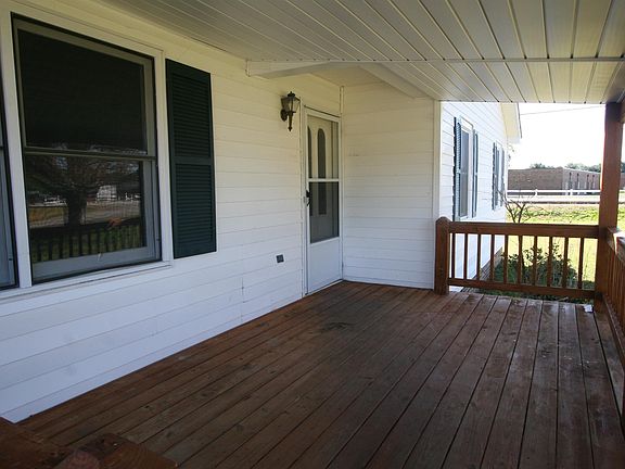 3rd image of 20 Glenview Dr