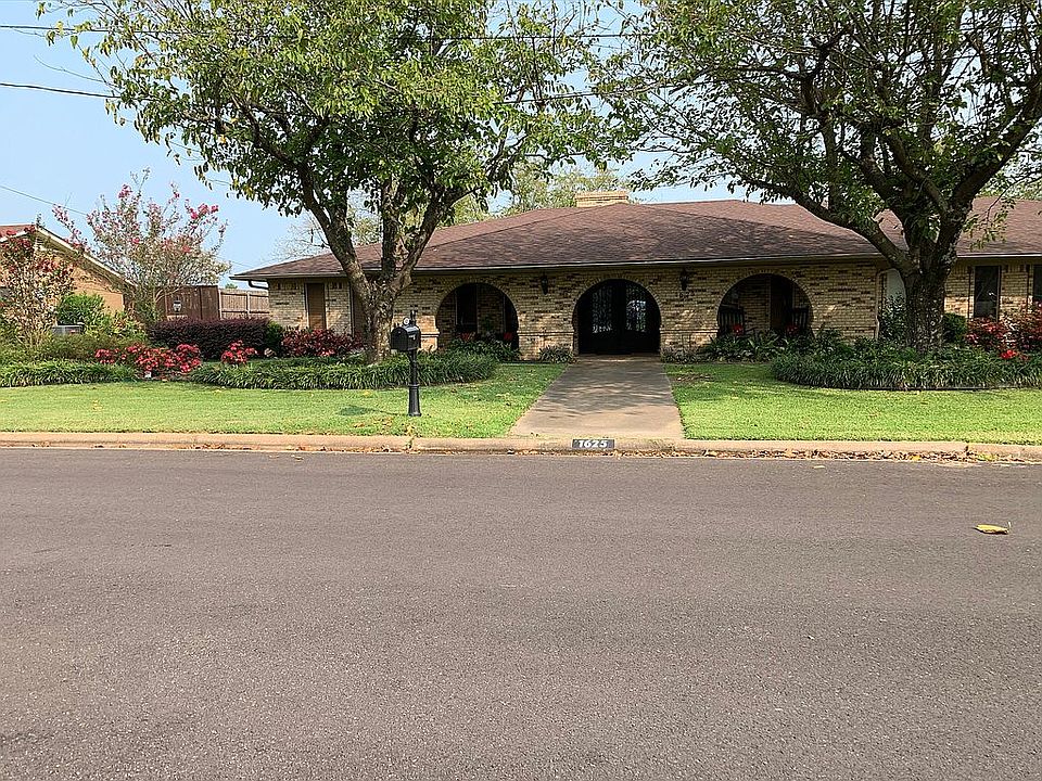 1st image of 1625 Lakeshore Dr