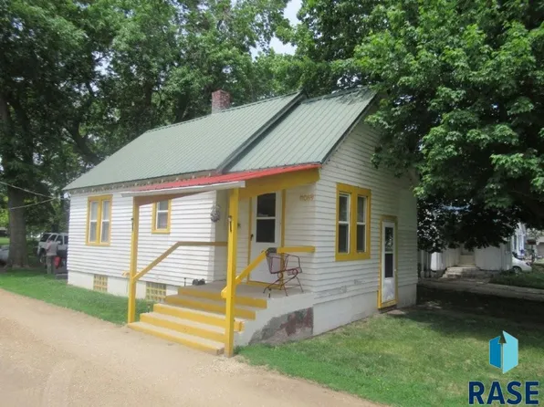 11069 Bird Ave, Leota, MN 56153
