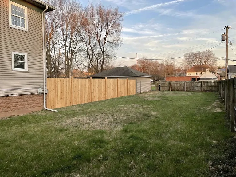 332 E Lincoln St — Photo 23