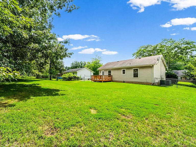 541 Donna Dr — Photo 30