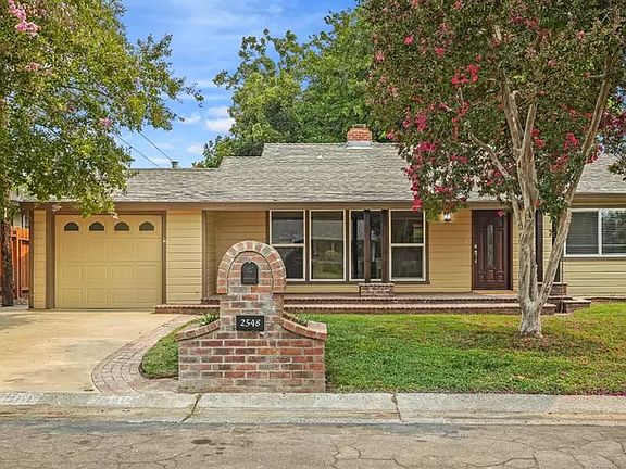 3rd image of 2548 Catalina Dr