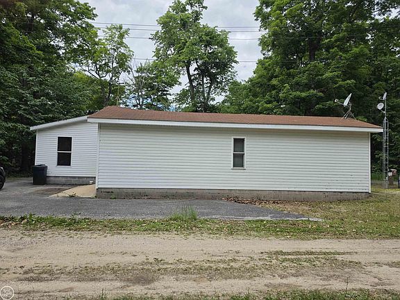 3rd image of 10231 Linden Ave