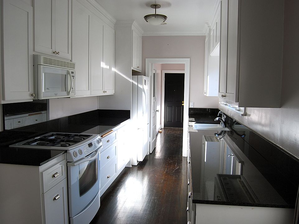 1st image of 830 Newport Ave