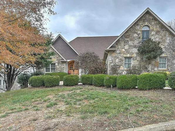 1029 Willows Trace Dr, Johnson City, TN 37601