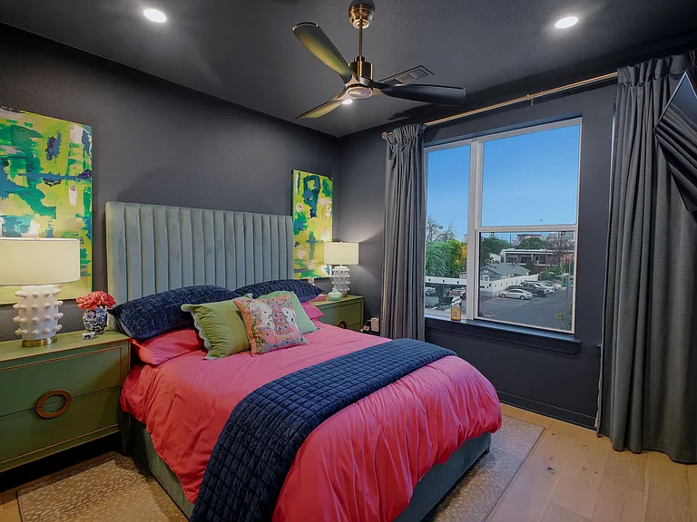 719 E Locust St #4107 — Photo 59