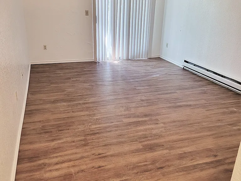 Panther Creek Apartments — Photo 2