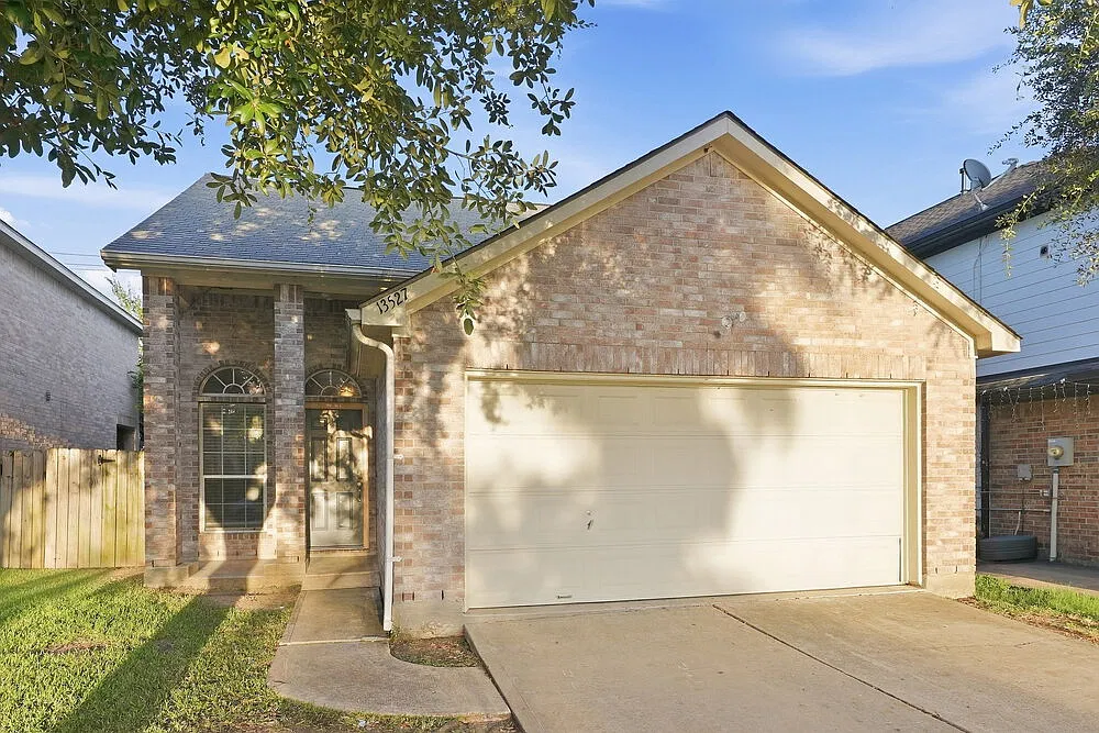 3 bed, 2.0 bath, 1527 sqft, $1,880 — Photo 3