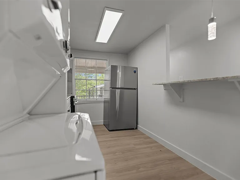 515 W Houston St #515 — Photo 8