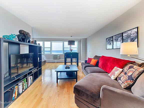 2nd image of 5900 Arlington Ave APT 22O