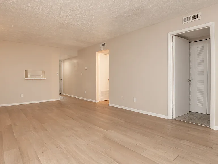 Oasis Club Apartments — Photo 20
