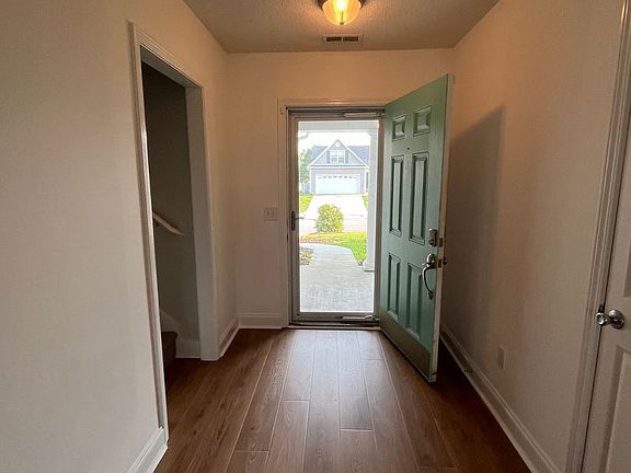 3rd image of 642 Hillside Dr