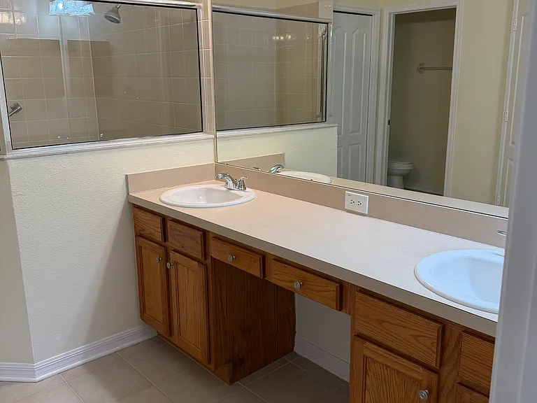 19234 Weymouth Dr — Photo 6