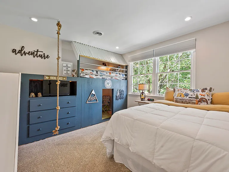 2215 Creekside Ln — Photo 3