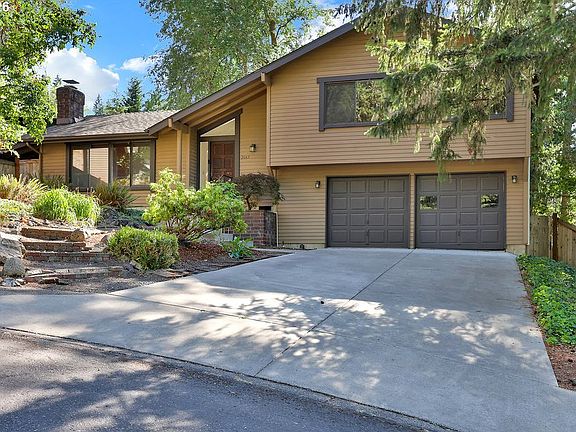 3rd image of 2663 E Wilshire Dr