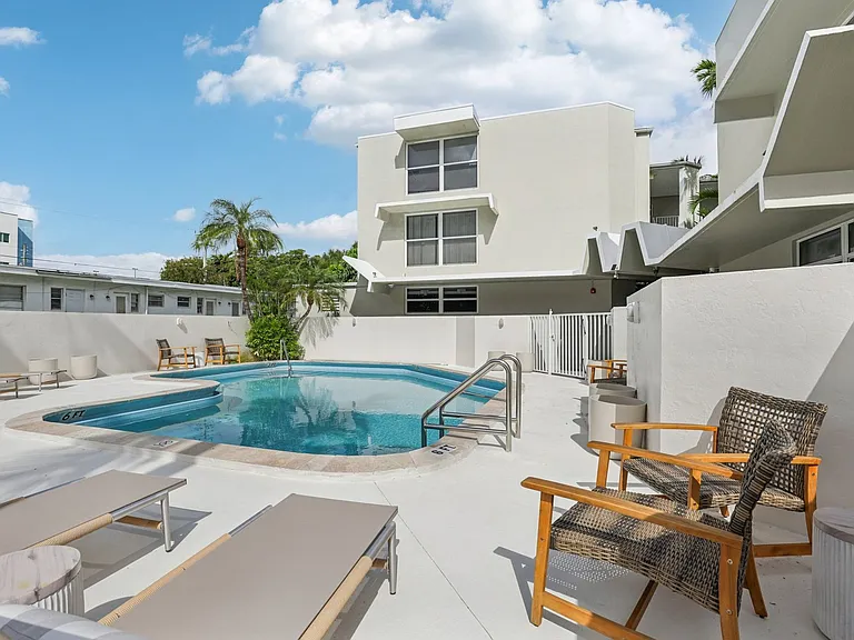 The Oaks Apartments — Photo 27