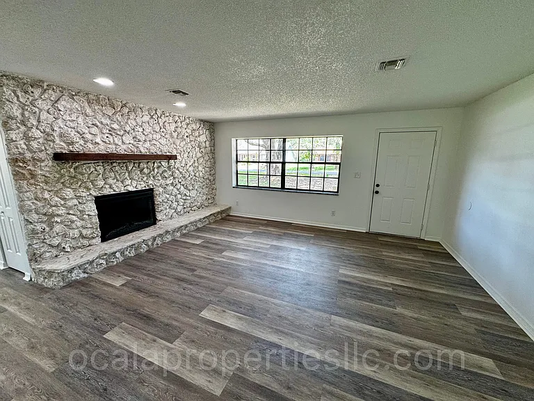 3380 NE 44th Pl — Photo 5