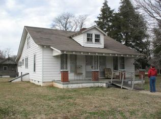 135 Walnut St, Cowan, TN 37318