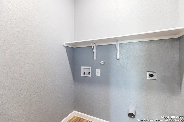 479 Corliss — Photo 23