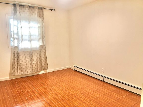 3rd image of 2534 Parsons Blvd Floor 1