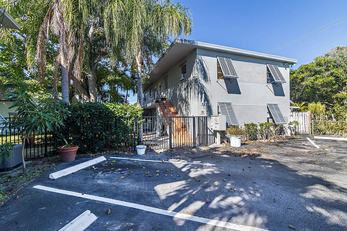 Building Photo - 4205 N Flagler Dr #2
