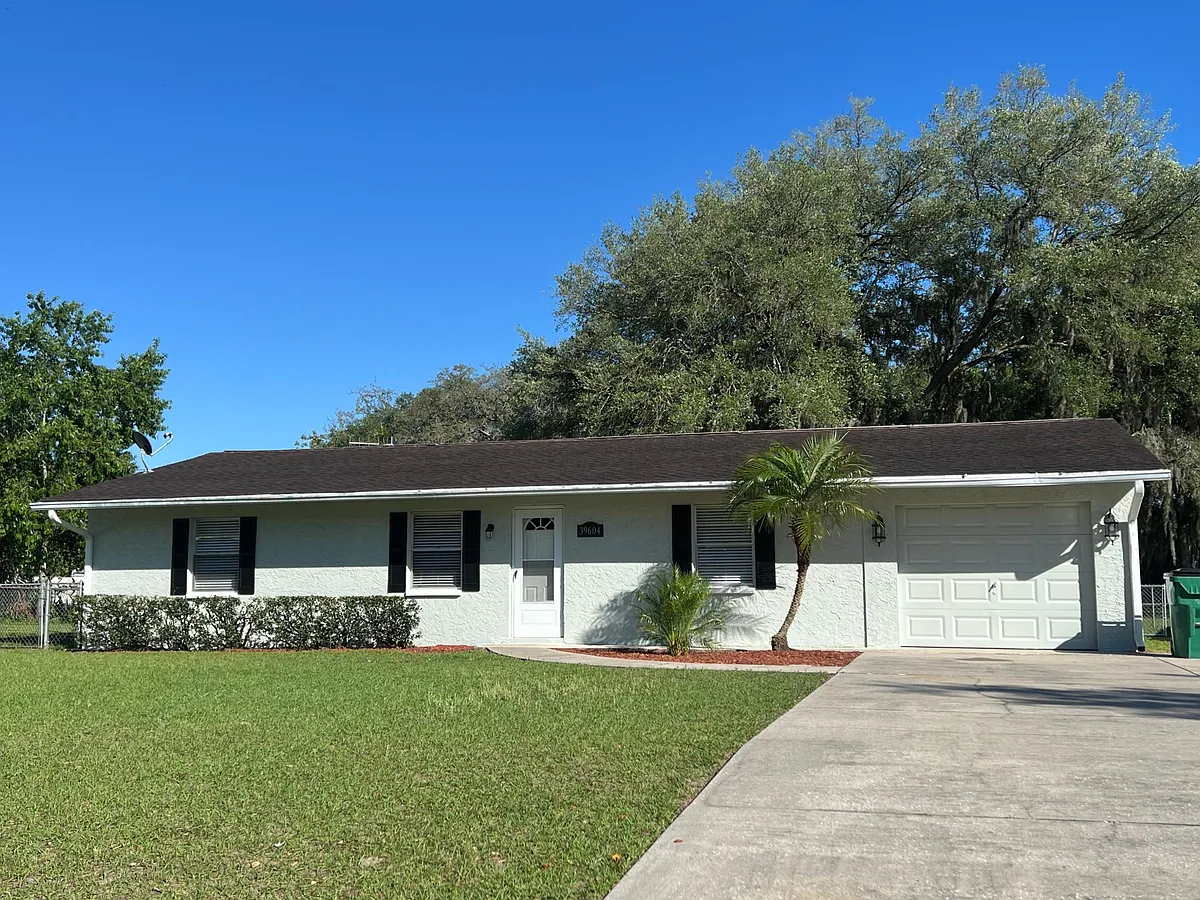 Building Photo - 39604 Meadowood Loop