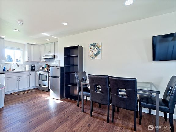 5th image of 6105 S 124th St