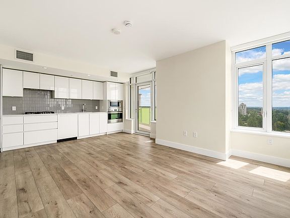 5th image of 10428 Whalley Blvd #1804
