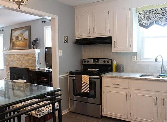 4th image of 2424 Lauderdale Dr