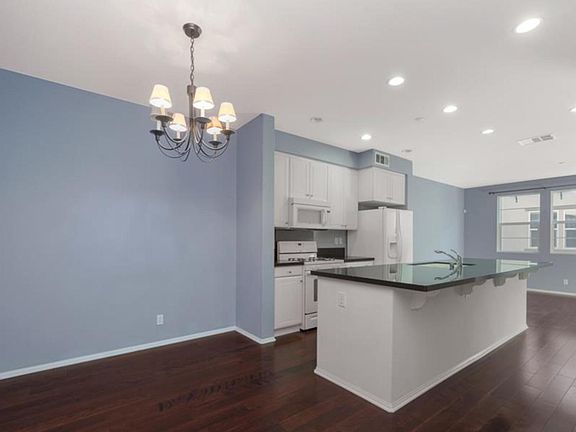 5th image of 953 Acacia Ln