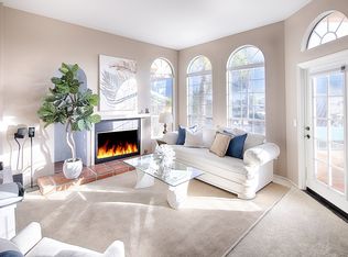 2285 Loring St, San Diego, CA 92109