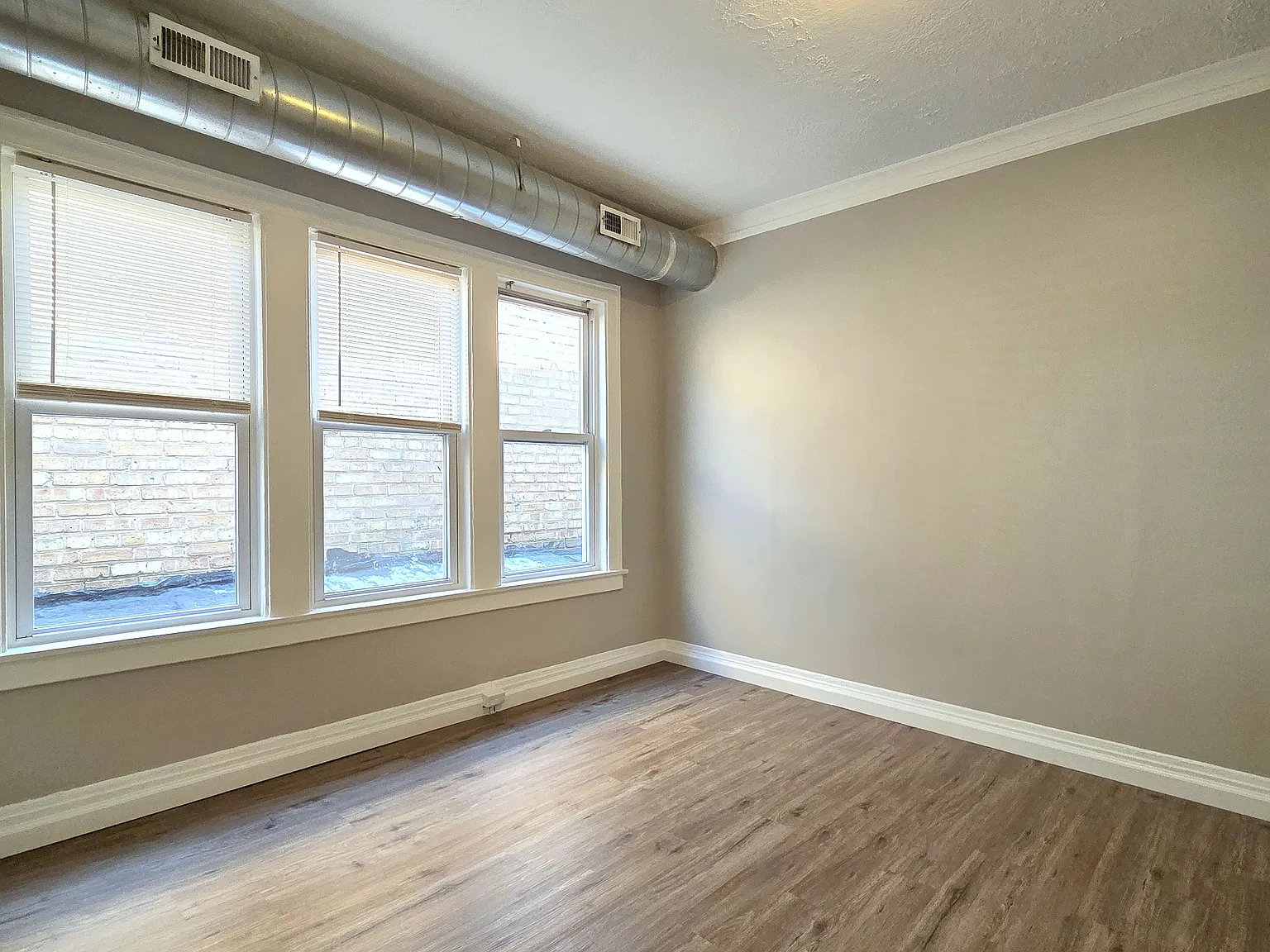 3 bed, 1100 sqft, $1,895 — Photo 4