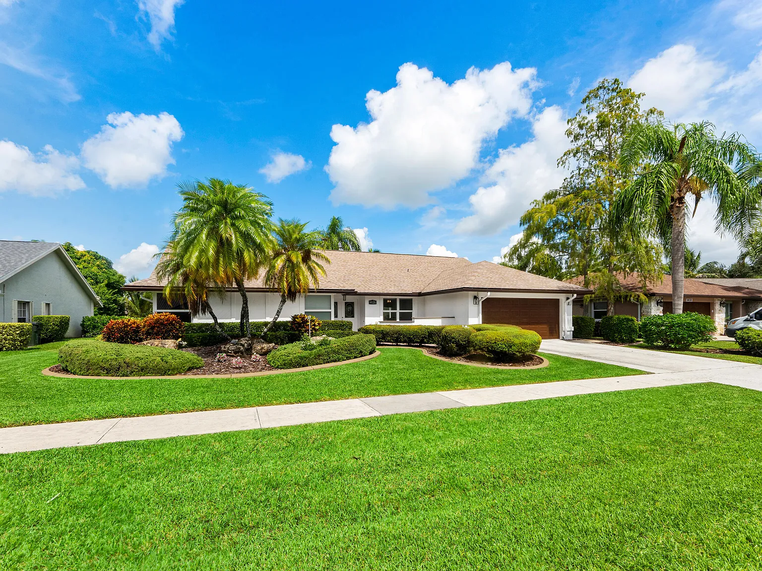 4 bed, 2.0 bath, 2343 sqft, $8,500 — Photo 2