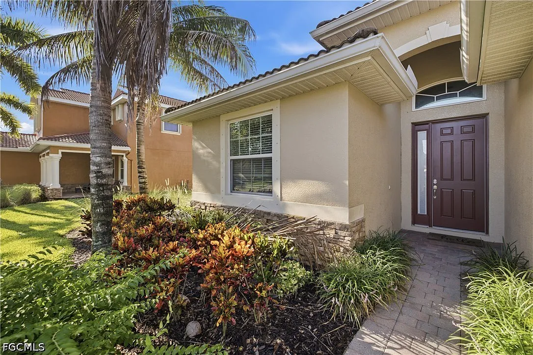 3 bed, 2.0 bath, 2010 sqft, $2,650 — Photo 3