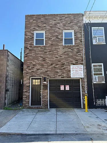 702 Sigel St Photo 1