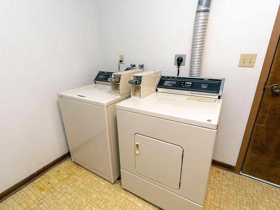 2nd image of 6011 Queens Dr APT 2