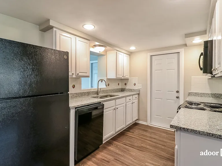 5226 Sparrow Dr — Photo 2