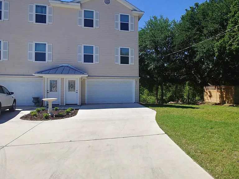 607 Creek Dr — Photo 3