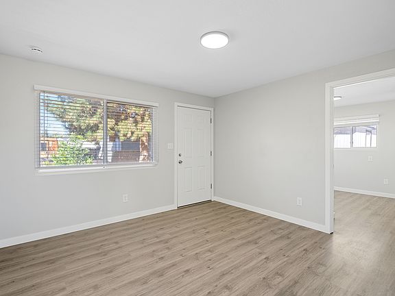 4th image of 716 & 1/2 W Linden St #1/2