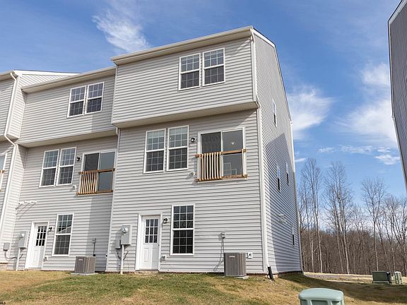 2nd image of 60 Dover Ct