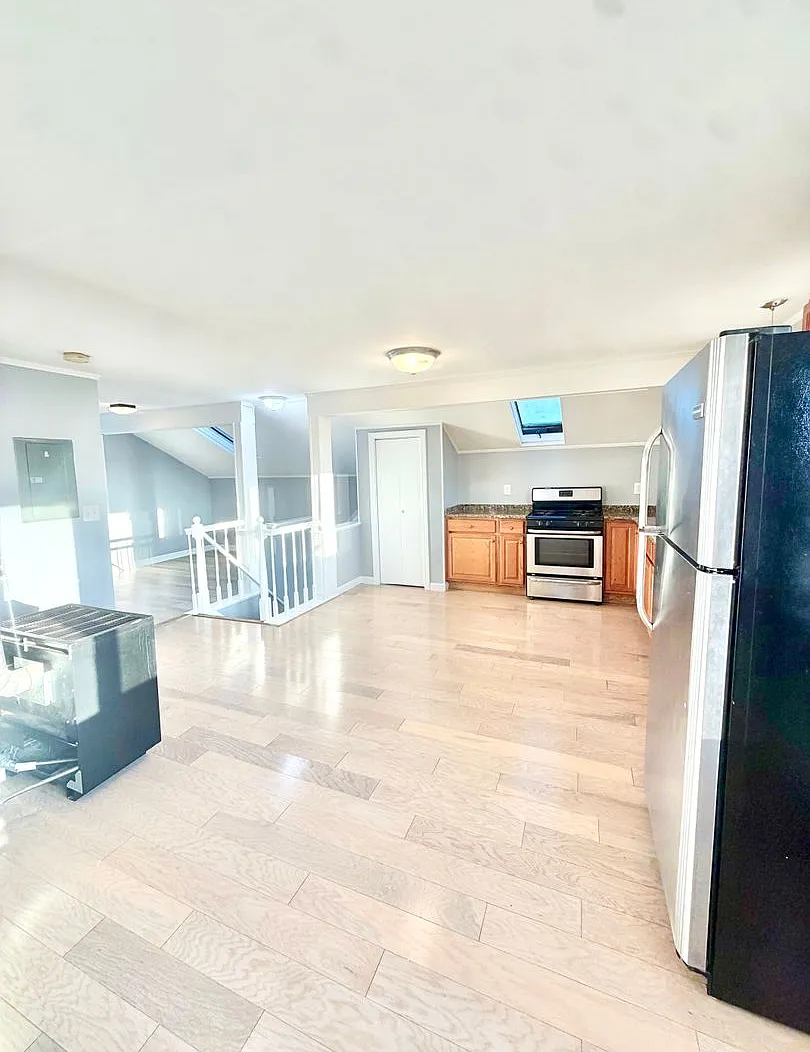 25 Foster Street — Photo 3