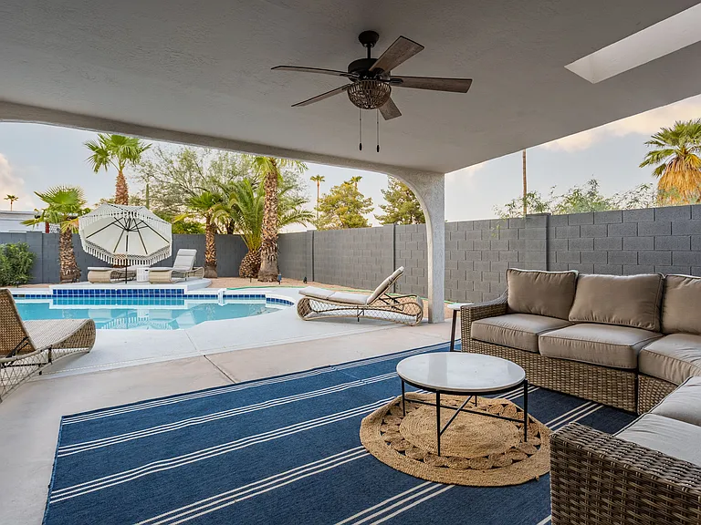 2044 E Hillery Dr — Photo 22