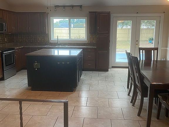 2nd image of 6853 Avenida De Galvez