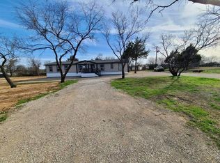 1040 Santa Cruz Ct, Azle, TX 76020